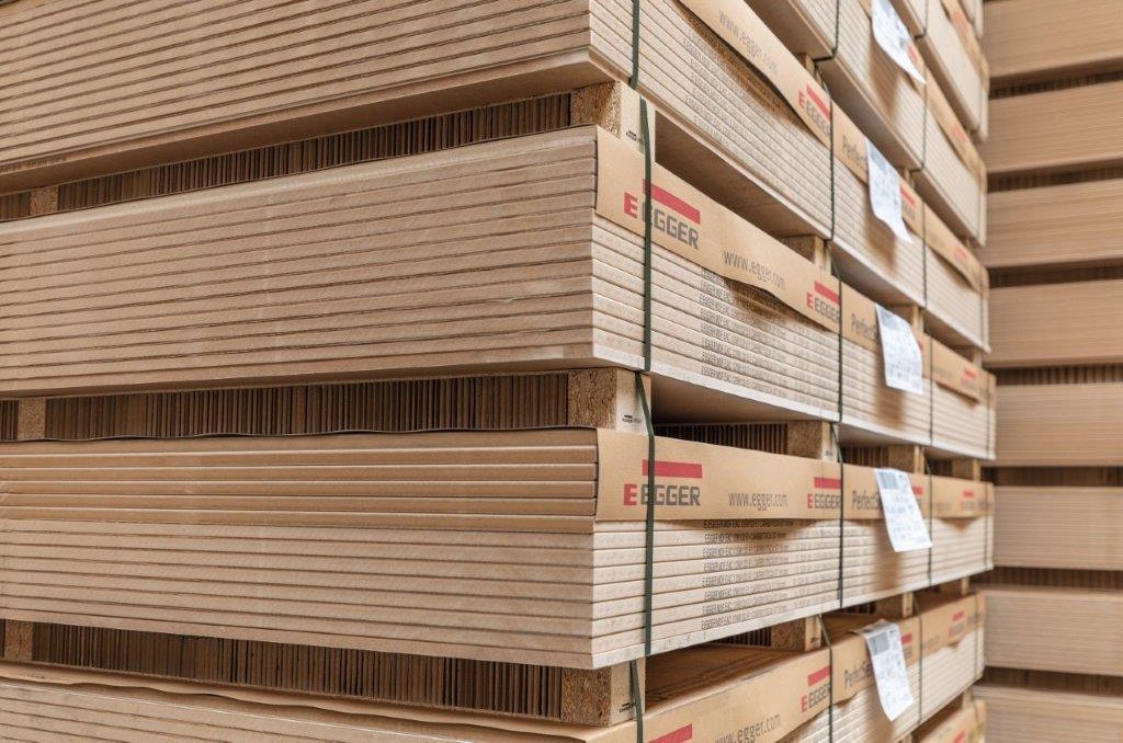 Holz Löbach: Plattenwerkstoffe wie Schichtstoffplatten und Verbundelemente für Köln und Bonn Plattenstapel im Lager