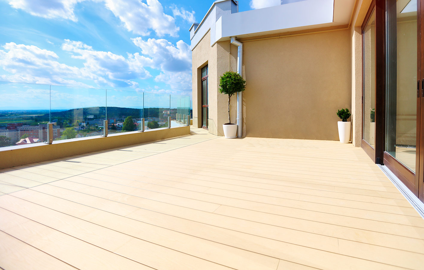 moderne Dachterrasse mit WPC Dielen